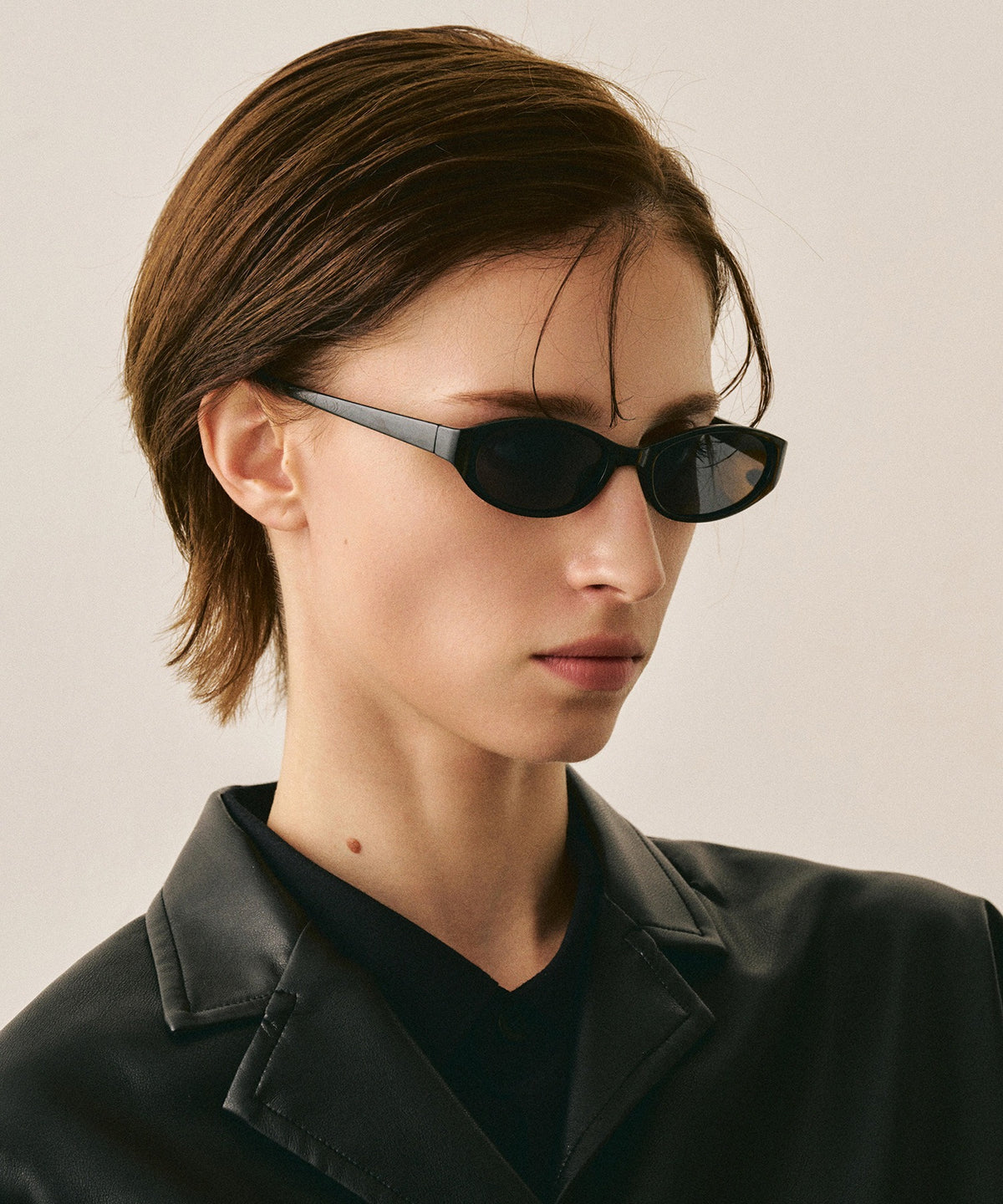 deux cent trente-cinq235(black)
